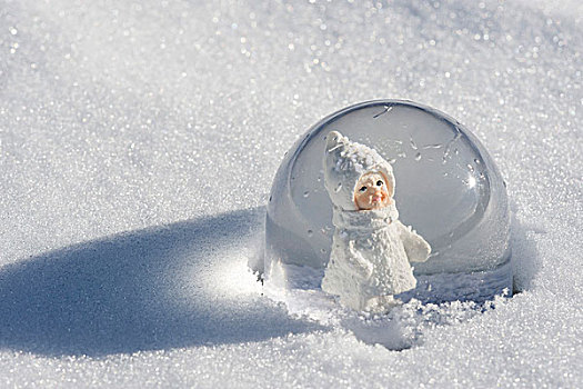 雪景球,雪中,小雕像,小女孩,穿,冬季外套,帽子,向外看