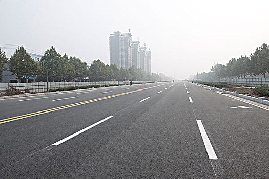 新修建的城市公路