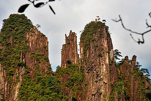 “人間仙境”、“天南第一峰”湖南郴州市宜章縣蟒山五指峰