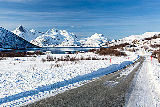 冬季风景,湾,雪冠,山,特罗姆瑟,特罗姆斯,挪威,斯堪的纳维亚