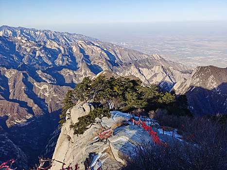 华山西峰远眺