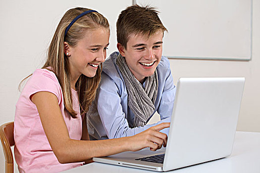 两个,年轻,学生,工作,笔记本电脑