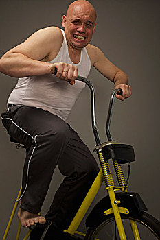 头像,男人,锻炼,健身自行车,灰色背景