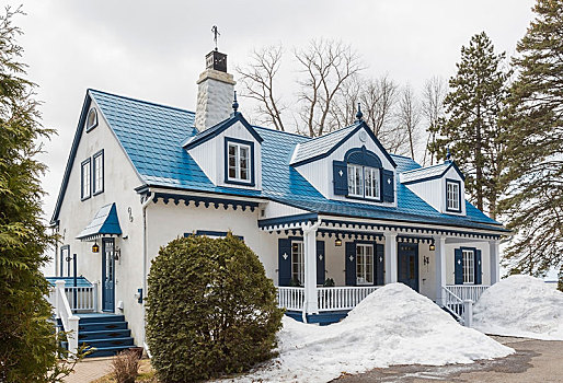 老,20世纪20年代,白色,蓝色,屋舍,风格,房屋外观,钢铁,瓷砖,屋顶,早春,魁北克,加拿大,北美