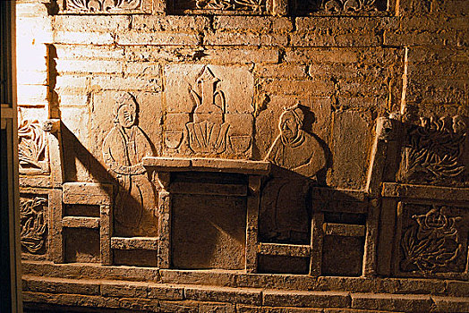 河南洛阳古墓博物馆,一座砖雕壁画夫妻对饮图