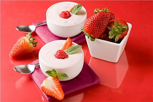 草莓酸奶,薄荷叶