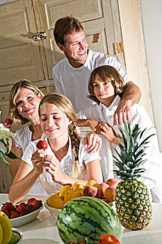 年轻家庭,餐厅,新鲜,果蔬