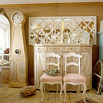 烛台,灯光,木质,餐具柜,前厅,两个,白色,椅子,正面