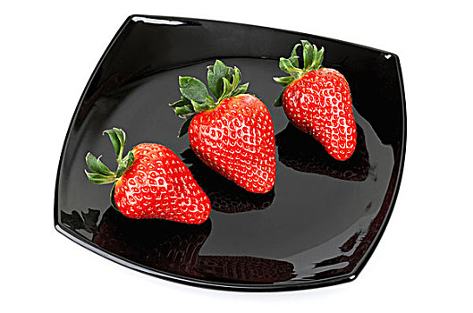 三个,新鲜,草莓,黑色背景,碟,隔绝,白色背景