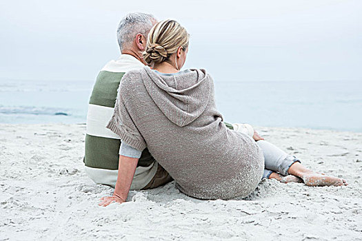 可爱,坐,夫妇,沙子,海滩