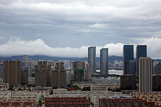 8号台风,巴威,威力巨大,暴雨大风轮番袭击下的城市