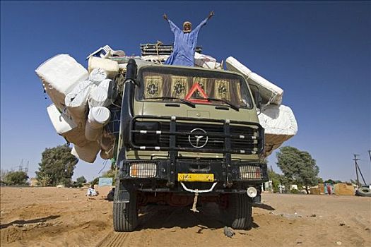 超负荷,卡车,绿洲,利比亚