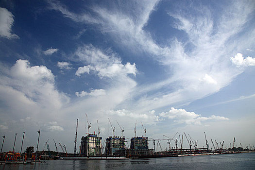 新加坡港口建设工地蓝天白云