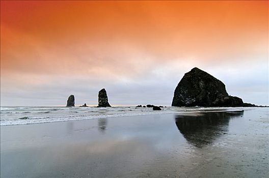 著名,黑斯塔科岩,独块巨石,石头,坎农海滩,旅游胜地,俄勒冈,美国,北美