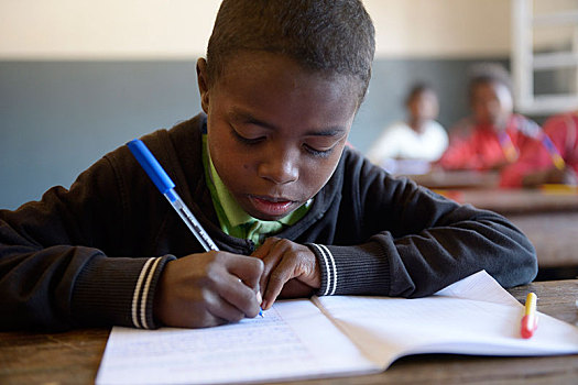 学生,男孩,文字,12岁,小学,马达加斯加,非洲
