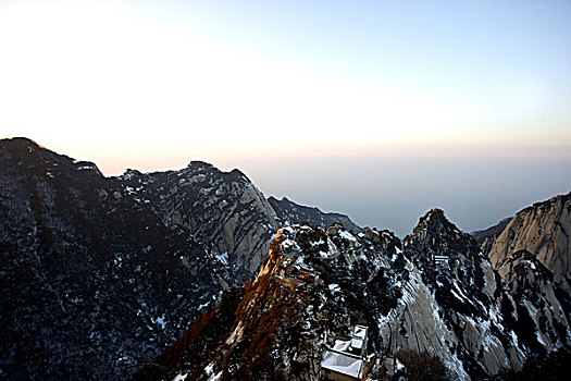 夕阳西下的-西岳华山