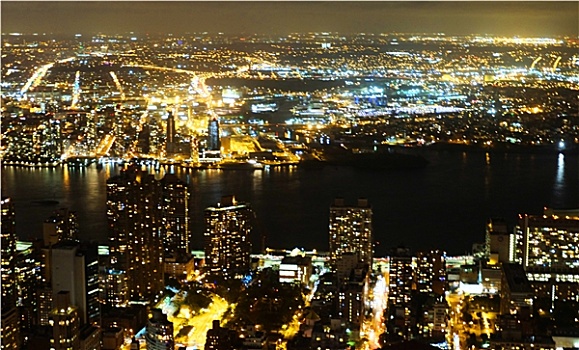 帝国大厦顶层俯瞰纽约夜景
