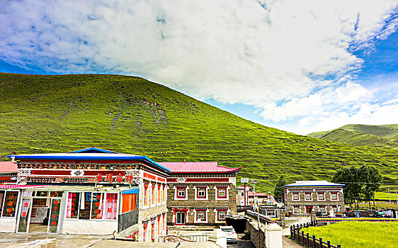 川藏线上的藏式建筑