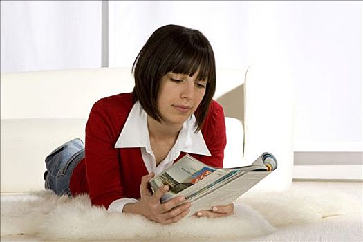 女人,躺着,读,杂志