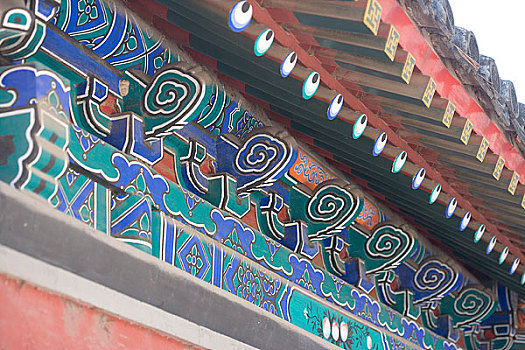 北京白云观内的建筑屋檐的彩绘