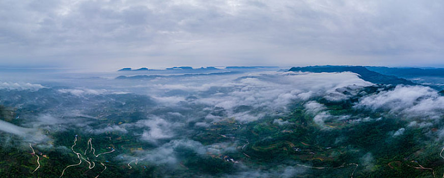 重庆农村,晨雾缭绕胜似仙境