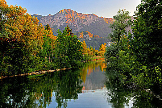 洛伊萨赫河,径流,科赫尔湖,看,巴伐利亚阿尔卑斯山,上巴伐利亚,巴伐利亚,德国,落日