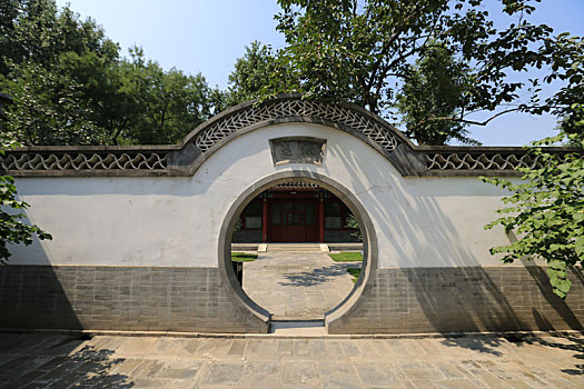 北京皇家园林颐和园耕织图景区昆明湖水操学堂致远门