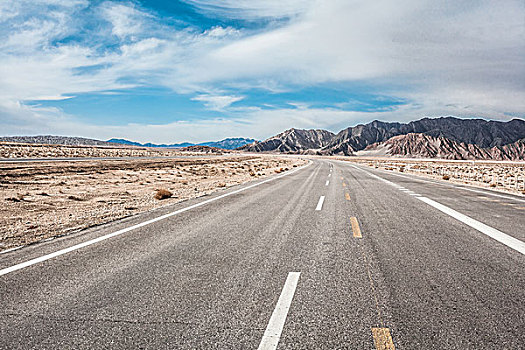 中国西部荒野公路