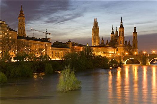大教堂,旁侧,埃布罗河,桥,夜空,沭浴,路灯,萨拉戈萨,阿拉贡,西班牙