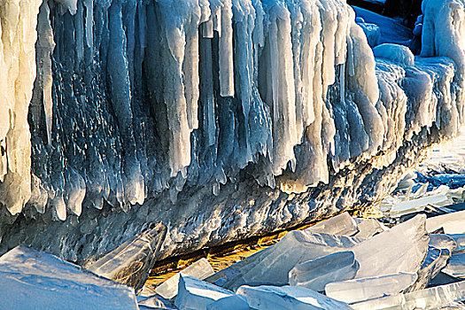 贝加尔湖的冰挂