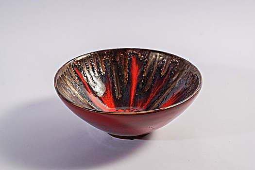 红釉陶碗