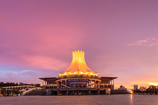 广西南宁市南宁国际博览中心夜景