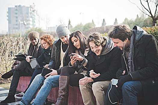 年轻人,朋友,网络,数码,公园