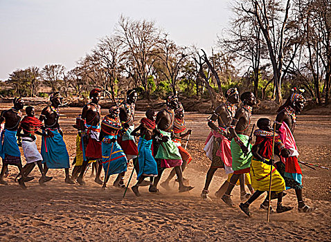 肯尼亚,桑布卢区,勇士,女孩,唱,跳舞,干燥,河床,河