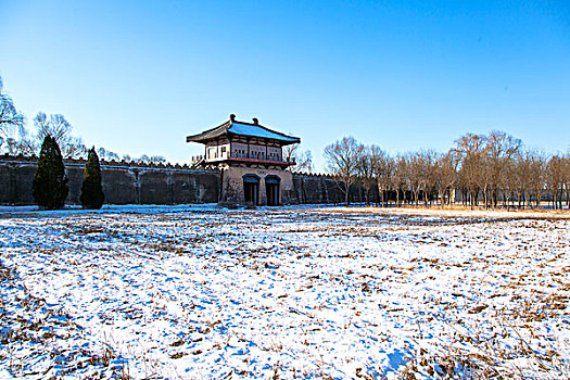 中国涿州影视城的古代建筑城墙和城门