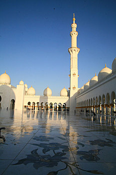 谢赫扎耶德清真寺,阿布扎比大清真寺