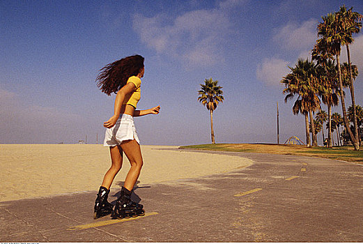 女人,直排轮滑,威尼斯海滩,加利福尼亚,美国