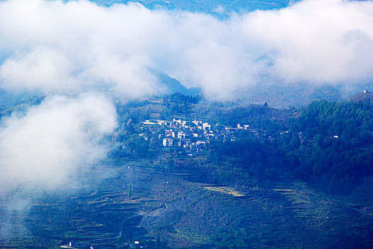 清晨,山村