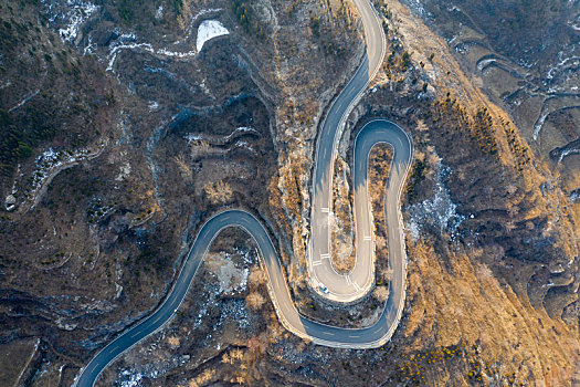 航拍济南金刚纂村的盘山公路