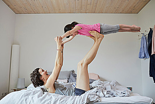 母女,玩,卧室,母亲,平衡性,女儿,脚