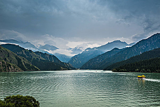 新疆天山天池风光