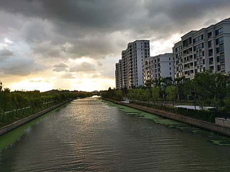 水岸老街,新仓