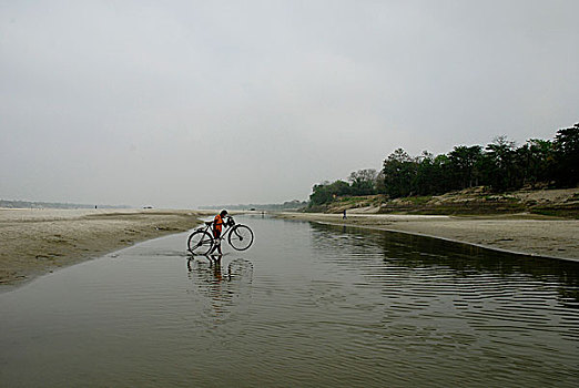 一个,男人,穿过,河,夏天,孟加拉,2008年