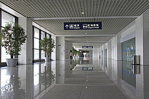 飞机场候机楼走廊,上海浦东国际机场,建筑内部