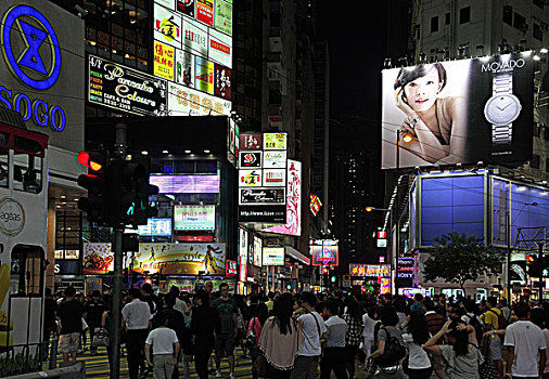 香港日式崇光sogo百货公司周边热闹的夜市