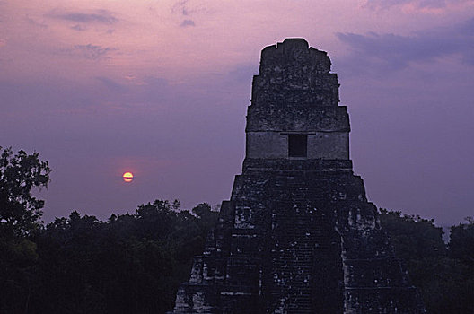 危地马拉,美洲虎金字塔,一号神庙,日出