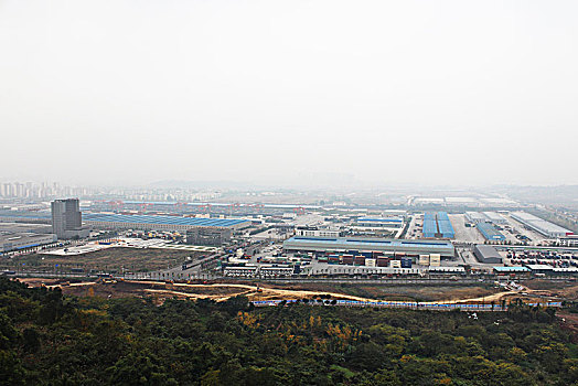 雾霾笼罩的工业园