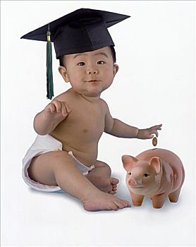 婴儿,穿,学位帽,放,硬币,存钱罐