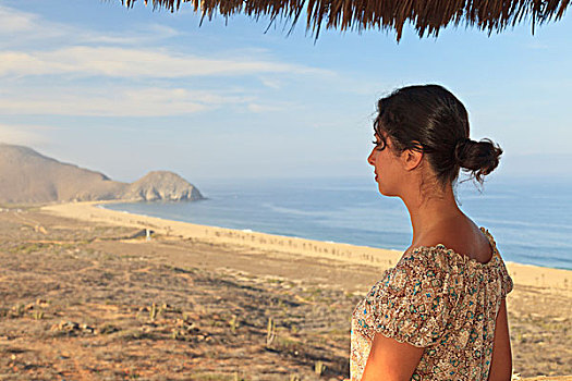 女人,山顶,向外看,上方,海洋,北下加利福尼亚州,墨西哥