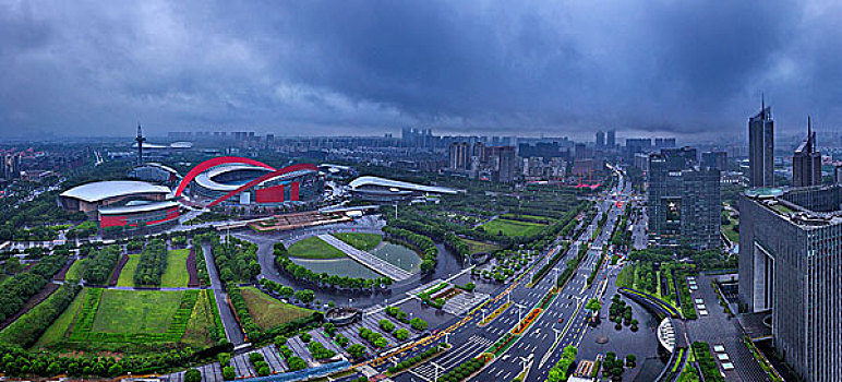 雨中南京奥体中心